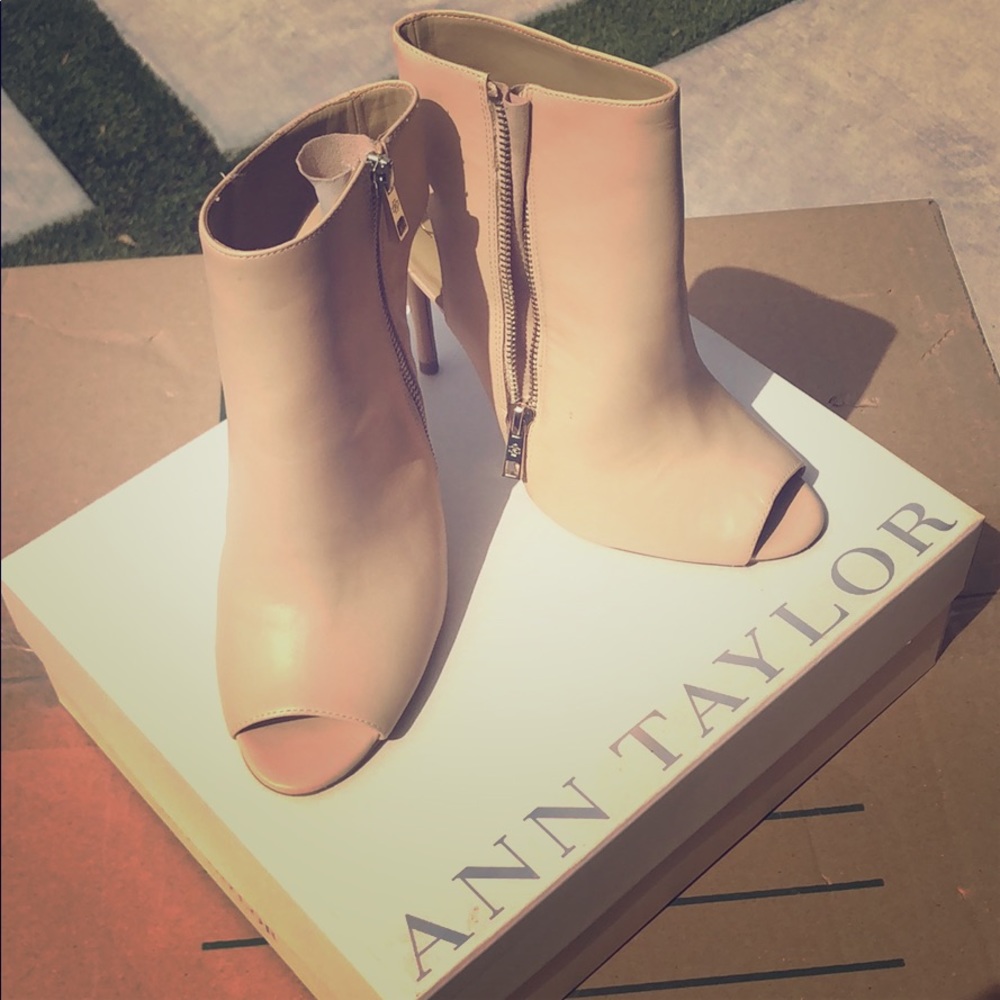 Peep toe bootie
